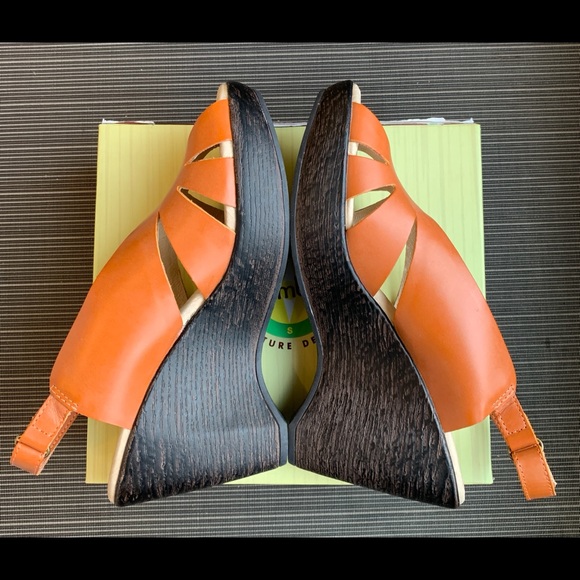 *new in box* Jambu wedge sandals (size 7.5) - Picture 3 of 7